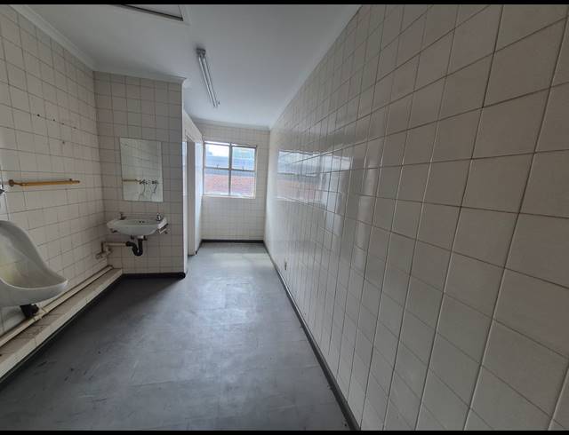 2,200M² WAREHOUSE TO LET IN DENVER